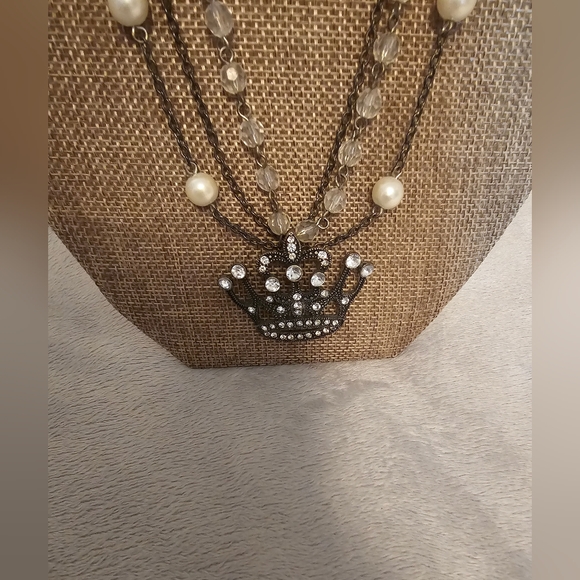 Metal and Faux Pearl Crown Necklace ๐ - Picture 4 of 7